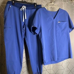 ✨RARE✨ FIGS Scrub set in rare discontinued DENIM!! Top in XXL, jogger pants XL